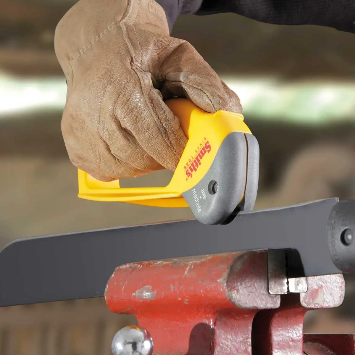 Smith's Axe & Machete Sharpener 1